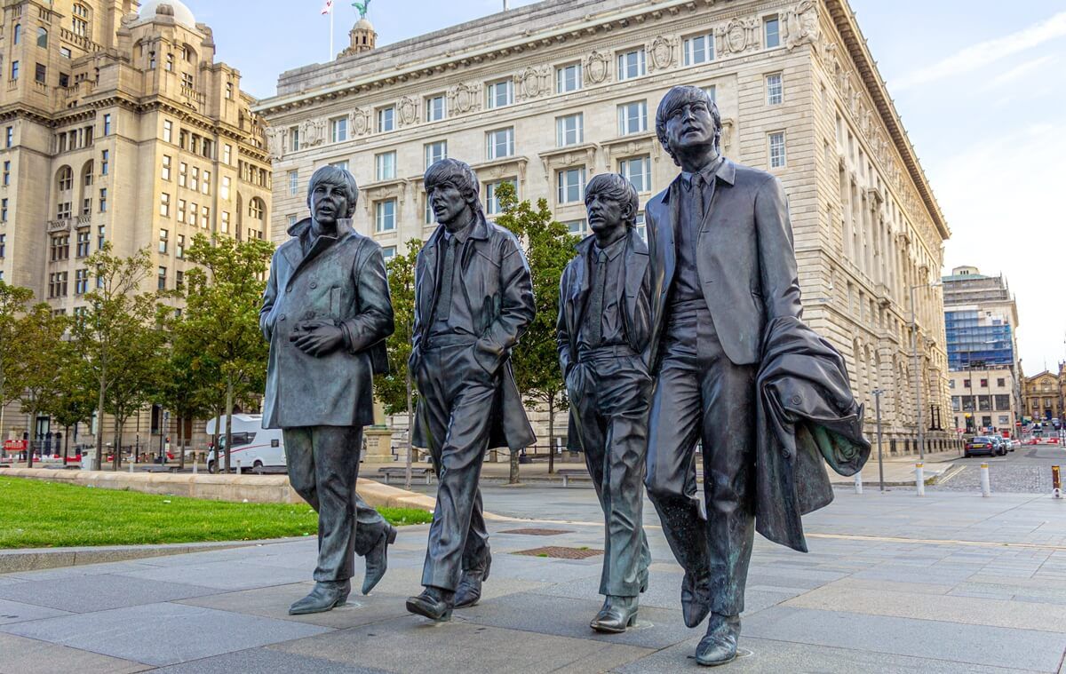 Estatua dedicada a los Beatles en Liverpool, Reino Unido Estatua dedicada a los Beatles en Liverpool, Reino Unido