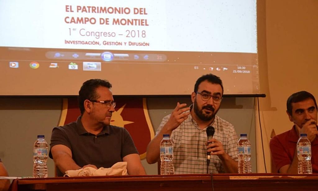 Congreso "El patrimonio del Campo de Montiel". Santiago Arroyo, en el centro.