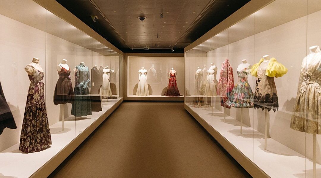 De la pasarela al museo, la legitimación cultural de la moda y la construcción de patrimonio