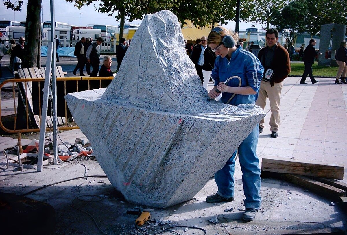 Inmaculada Lara Cepeda "Maku" trabajando en una de sus obras